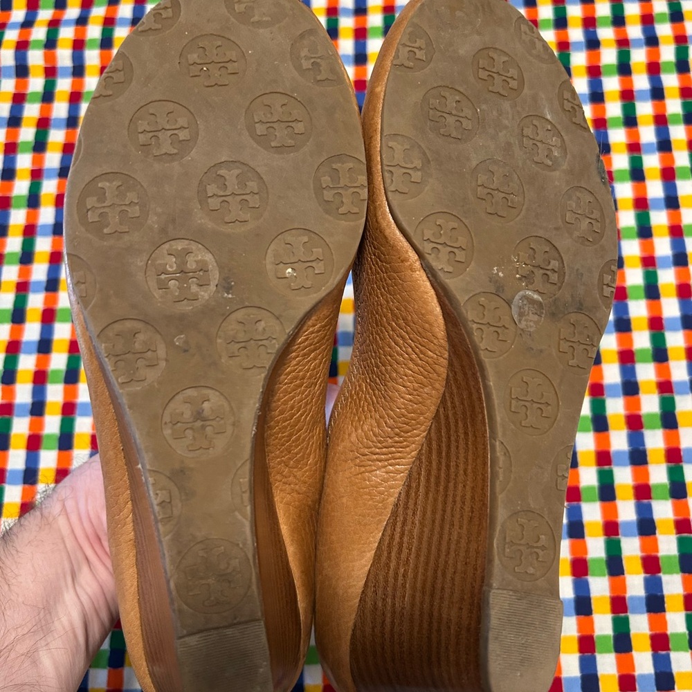 Tory Burch Women's Tan Peep Toe Shoes 9 - Picture 6 of 6